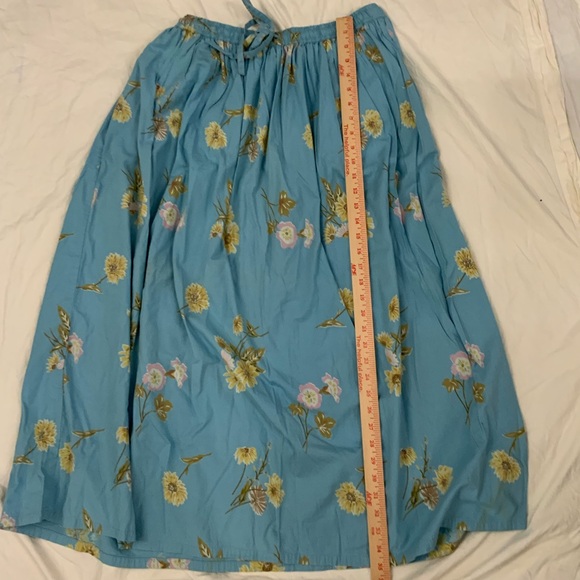 Orvis Vintage Maxi Skirt Size 10 
Elastic Waist Drawstring 
Pockets 
Blue Floral - Picture 12 of 12